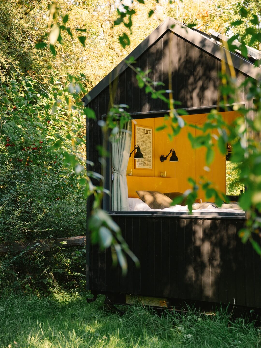 Nachhaltige Offgrid Cabin für Tiny House Urlaub nahe Berlin