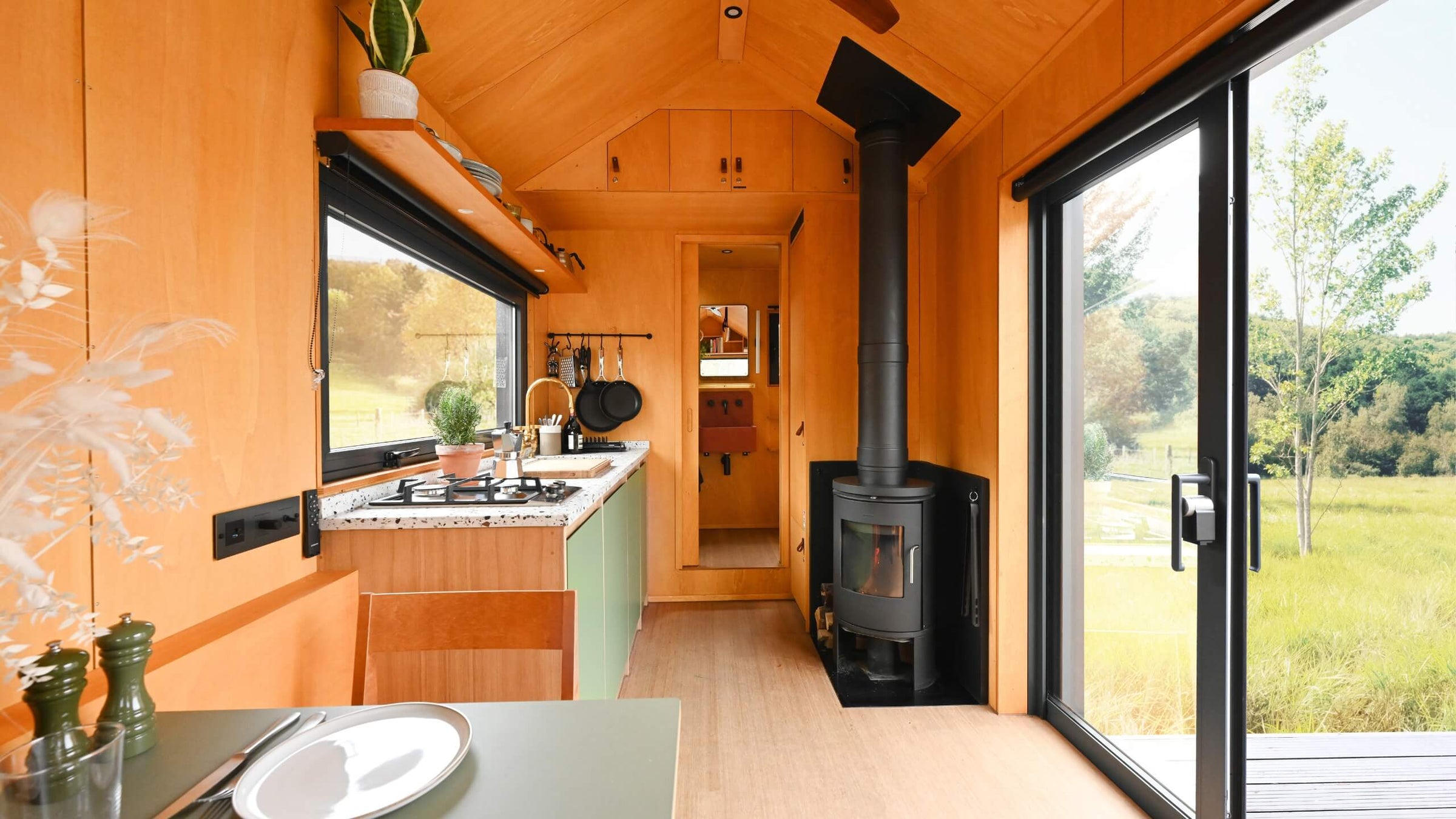 Offgrid Tiny House mieten in Brandenburg – ruhige Ferienwohnung in der Natur nahe Berlin